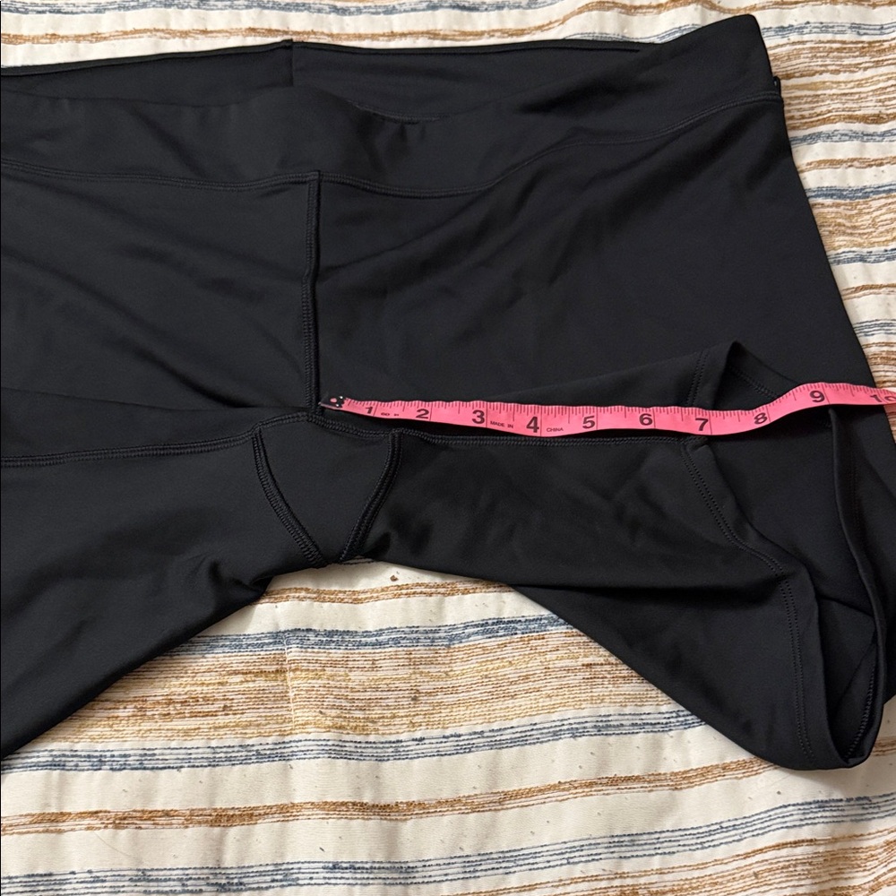 On Men's Black Performance Shorts BNWOT $90retail - Picture 4 of 11